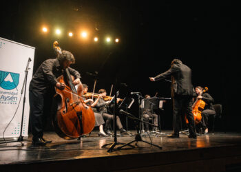 Orquesta de Cámara de la Universidad de Aysén inicia temporada 2026 con obra inédita en Chile