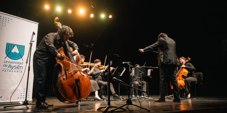 Orquesta de Cámara de la Universidad de Aysén inicia temporada 2026 con obra inédita en Chile