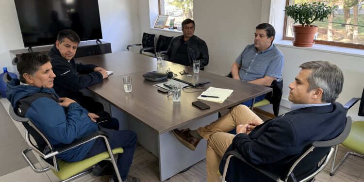Transportistas y Gobierno Regional coordinan agenda para mejorar conectividad en Aysén