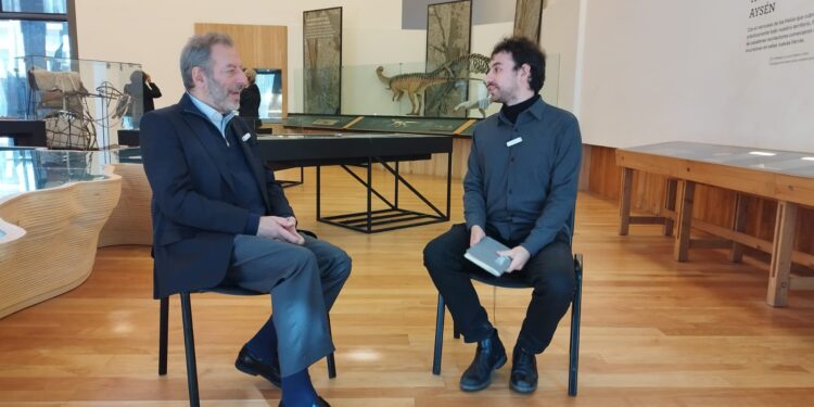 Nuno Crato advierte en Aysén sobre el declive educativo global: “Las pantallas son un factor de distracción sin precedentes”