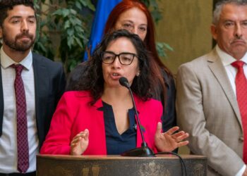 Diputada Macías cuestiona alza de combustibles y advierte impacto en recursos regionales