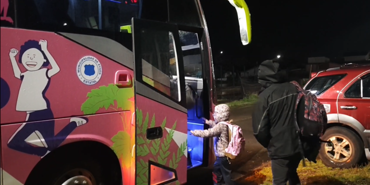Municipalidad de Aysén destaca uso de buses eléctricos implementados por contingencia del puente Pdte. Ibáñez