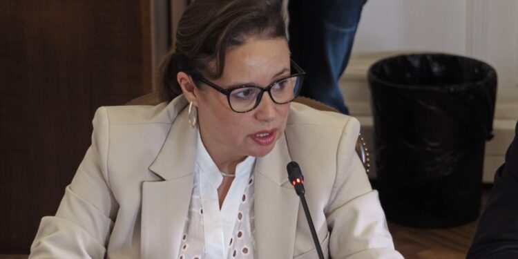 Senadora Órdenes alertó que renuncia de cardiólogo condiciona la instalación de la unidad de hemodinamia en Aysén