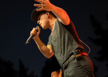 Cantante de Villa O’Higgins lleva el chamamé patagón a escenario masivo en Talca