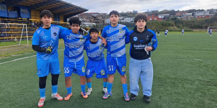 Jóvenes de Melinka destacan en encuentro deportivo en Chiloé y proyectan nuevas oportunidades