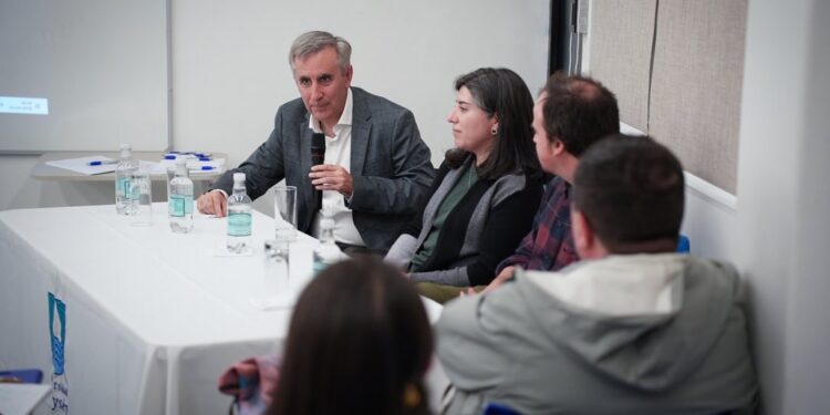 Universidad de Aysén aborda desafíos del cambio climático en seminario académico