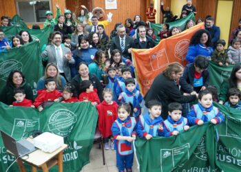 Escuela de Lenguaje Kalem obtiene certificación ambiental de excelencia en Aysén