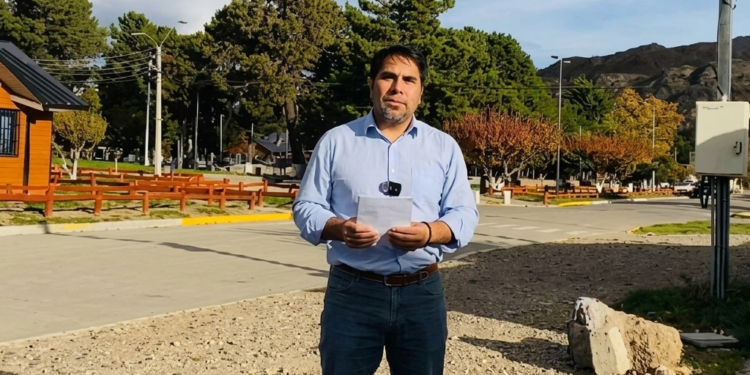 Concejal Mario Figueroa cuestiona convocatoria por barcaza y plantea otras demandas de la comuna de Chile Chico