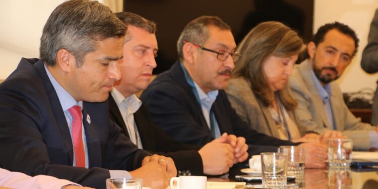 En La Moneda: Delegación de Aysén presenta propuestas por alza de combustibles