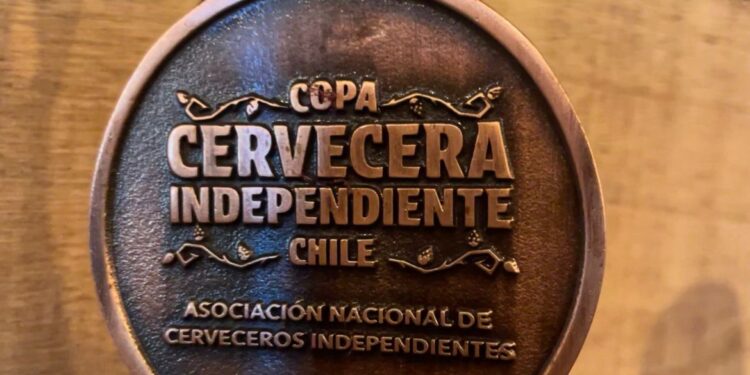 De Chile Chico al podio del Cono Sur: Cerveza Rebelión se alza con el bronce en certamen internacional