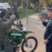 Carabinero sorprende a estudiante al comunicarse en lengua de señas en Coyhaique
