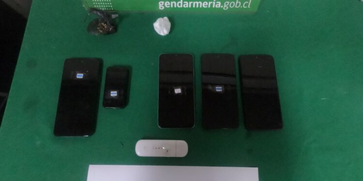 Gendarmería incauta celulares y drogas tras allanamiento en cárcel de Coyhaique