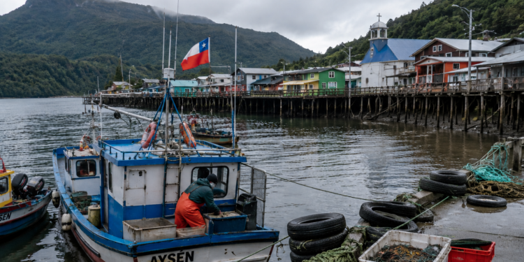 Nuevo cupón de combustible beneficiará a 146 embarcaciones artesanales de Aysén