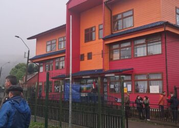 Estudiantes de Melinka depusieron toma tras acuerdo con SLEP Aysén