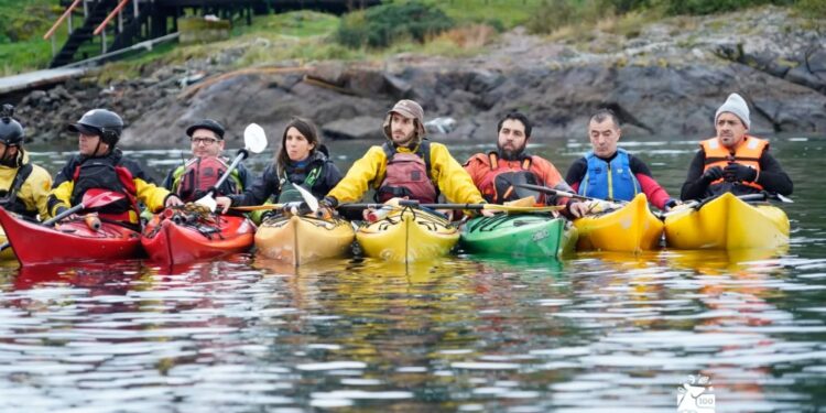 El turismo de aventura y el patrimonio costero se encuentran en las aguas de Islas Huichas