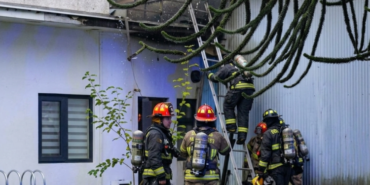 Bomberos cuestiona protocolos de evacuación tras emergencia en edificio del Banco Santander de Puerto Aysén