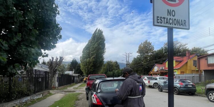 Más de la mitad de las infracciones de tránsito en Aysén corresponden a vehículos mal estacionados