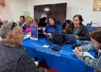 Servicios públicos realizan operativo en Puerto Chacabuco para acercar atención a la comunidad