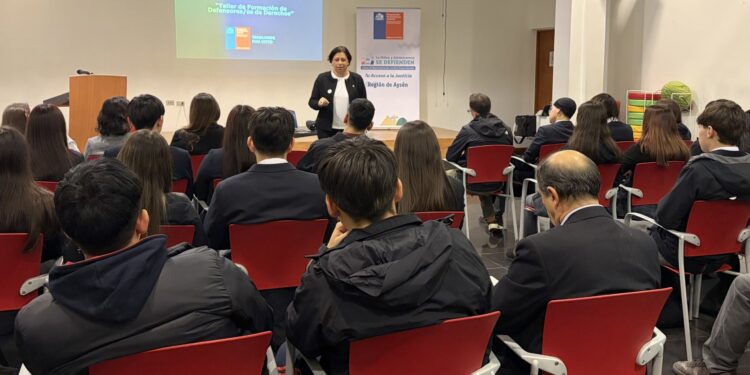 Estudiantes de Coyhaique y Puerto Aysén participaron en taller sobre derechos y convivencia escolar