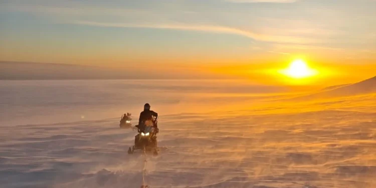 Dotación antártica del Ejército alcanza la cumbre del Monte Ripamonti