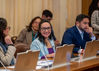 Andrea Macías respalda proyecto que amplía alternativas de vivienda social y pide evitar la segregación urbana