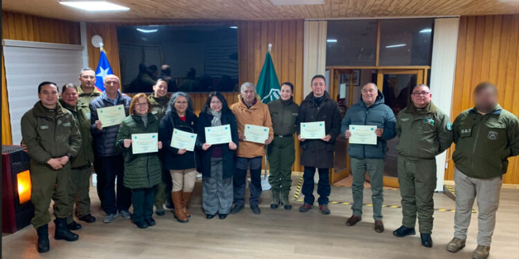 Carabineros capacita a dirigentes vecinales de Coyhaique en prevención de drogas, violencia intrafamiliar y Comisaría Virtual