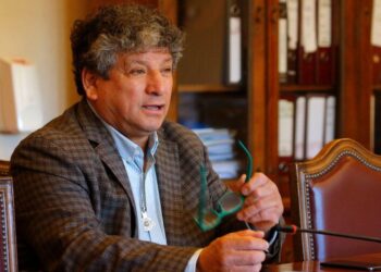 Diputado René Alinco pide aclarar criterios aplicados por viajes durante licencias médicas