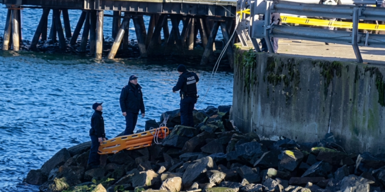 Hallan a hombre fallecido en cercanías del Muelle Emporcha de Melinka