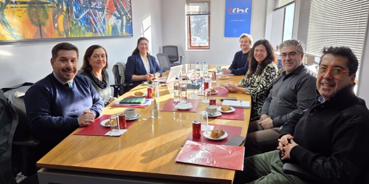 Seremi de Vivienda presenta hoja de ruta habitacional y urbana 2026-2030 a la CChC Coyhaique