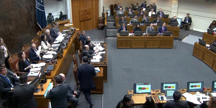 Senado despacha megarreforma con rebaja de impuesto a grandes empresas y exención de contribuciones para mayores de 65 años