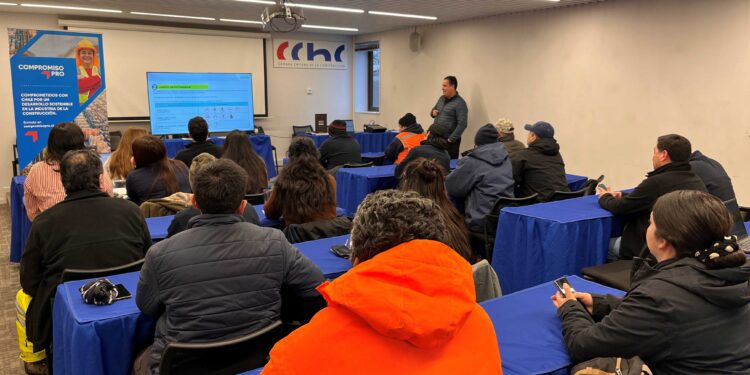 Prevención en faena: CChC Coyhaique capacita a trabajadores de la construcción en manejo de sustancias peligrosas