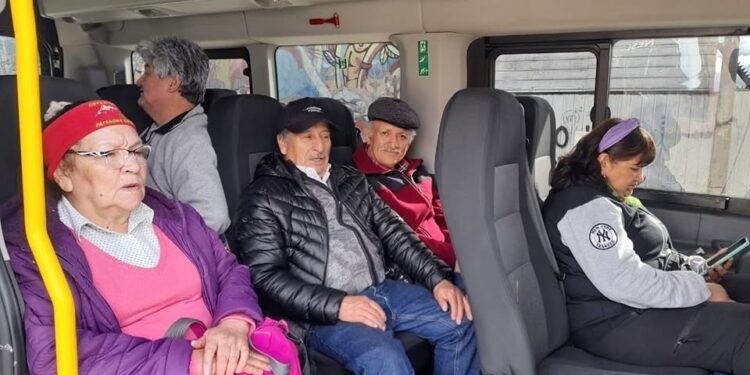 Expreso Conecta Mayor inicia cuarta temporada con transporte gratuito para adultos mayores de Aysén