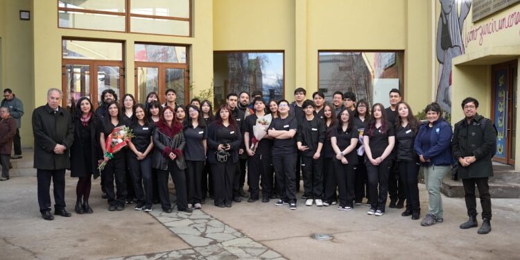 Universidad de Aysén invistió a 50 futuros profesionales de Trabajo Social y Psicología