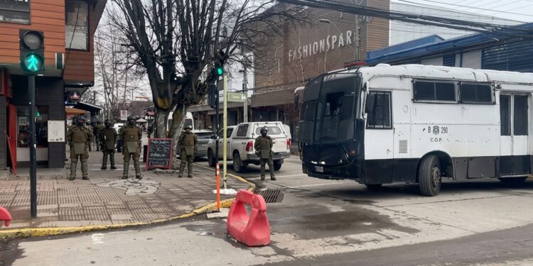 OS7 de Carabineros realiza diligencias en el centro de Coyhaique