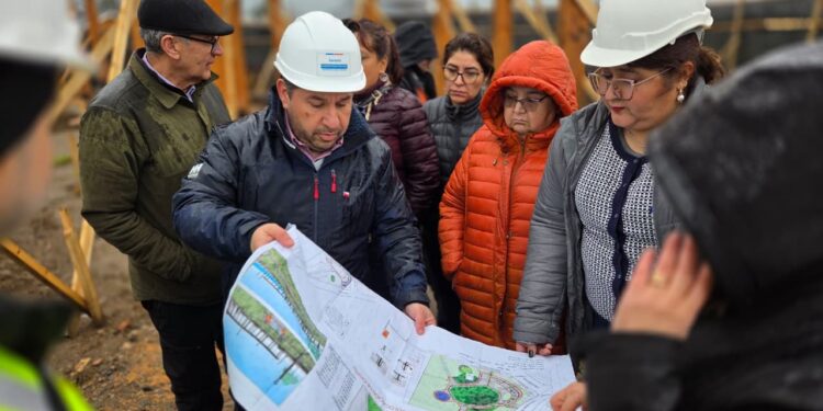 Avanzan obras de mejoramiento del área verde de Avenida Costanera en Puerto Aysén