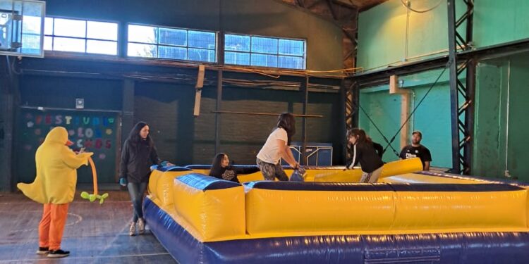 Derechos y juego en la comunidad: Aysén impulsa talleres itinerantes para la niñez en localidades urbanas y rurales