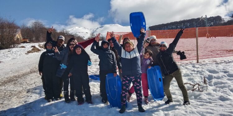 Niños y familias de población Los Ciervos de Coyhaique visitaron El Fraile