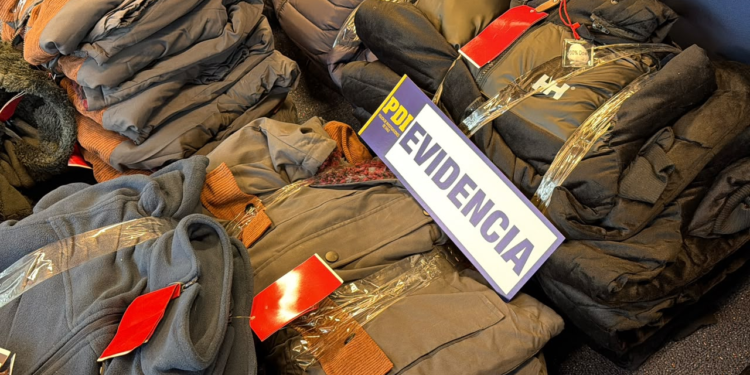 PDI incauta cerca de 190 prendas falsificadas desde local comercial en Coyhaique