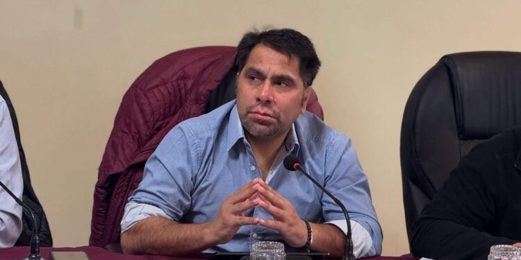 Concejal de Chile Chico pide presencia de autoridades ante incertidumbre por carena de la barcaza La TehuelcheConcejal de Chile Chico pide presencia de autoridades ante incertidumbre por carena de la barcaza La Tehuelche