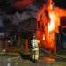 Incendio destruye dos inmuebles y daña un local comercial en Puerto Aysén