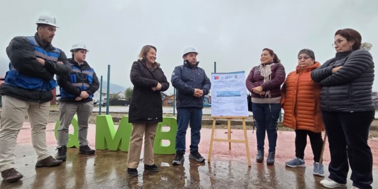 Minvu y municipio reasignan recursos para reactivar obras de mejoramiento en plaza Constantino Kalstrom de Puerto Aysén