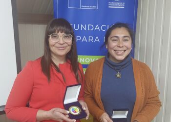 Dinelly Soto y Edith Ibarra reciben reconocimiento por innovación vinculada a hongos y micoturismo en Aysén