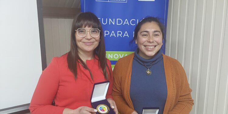 Dinelly Soto y Edith Ibarra reciben reconocimiento por innovación vinculada a hongos y micoturismo en Aysén