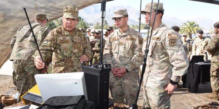 Del terreno al aula: el Destacamento Aysén y el Ejército impulsan soluciones de telecomunicaciones para zonas extremas
