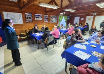 Sesenta y nueve emprendedoras de Coyhaique inician talleres del FOSIS para potenciar sus negocios