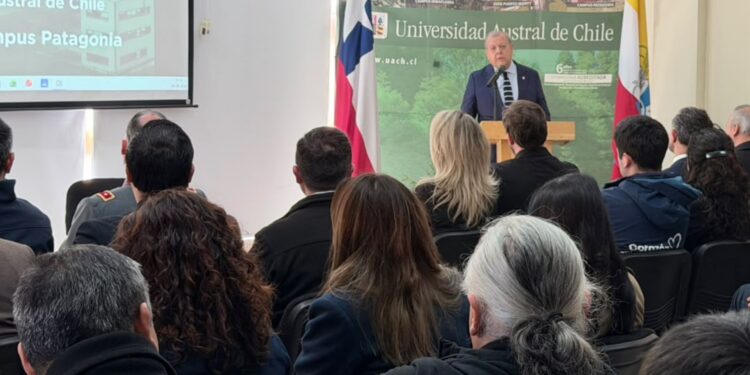 La Universidad Austral conmemora 72 años afianzando su arraigo académico en Aysén