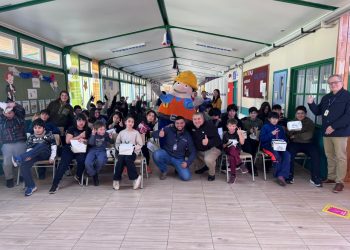 Edelaysen rescata la memoria de la electrificación rural junto a escolares de Puerto Guadal