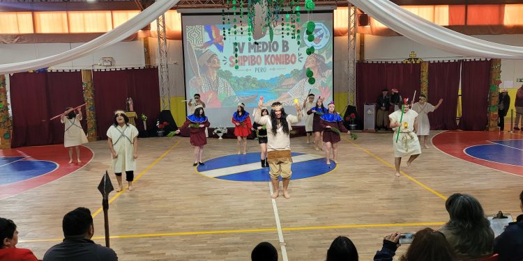 El Colegio Sagrada Familia de Puerto Aysén conmemora su Festival Latinoamericano