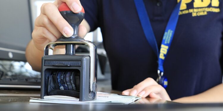 PDI refuerza control migratorio y entrega recomendaciones para viajar durante Fiestas Patrias