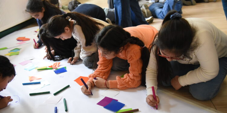 Cultura recorre escuelas rurales de Aysén con una guía pedagógica sobre memoria e identidad